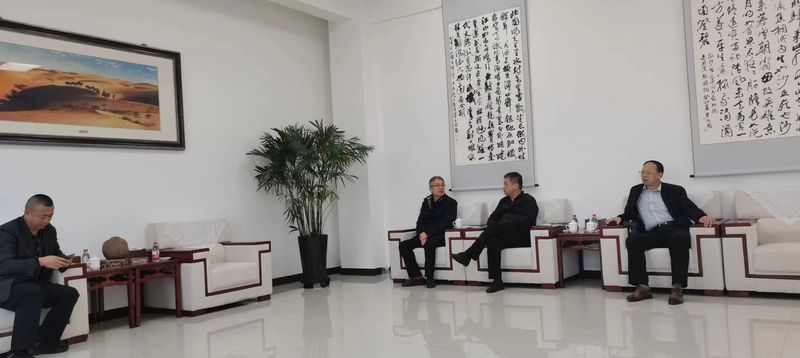 公司與哈密市政府領(lǐng)導(dǎo)洽談公司新疆發(fā)展思路，加大助力新疆能源發(fā)展！